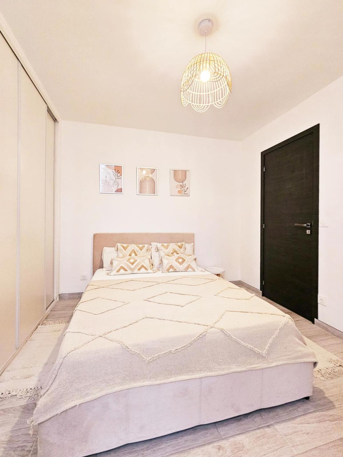 Ferienwohnung Bed & Breakfast - Entre Paris & Disneyland Roissy-en-Brie Exterior foto